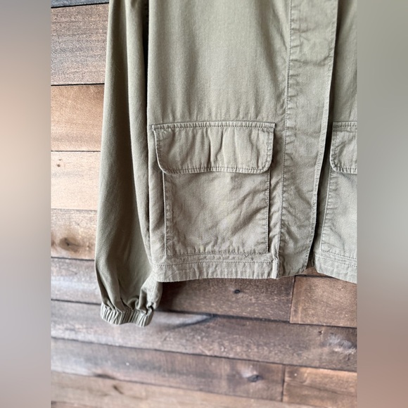 Olive Old Navy Utility Cropped Jacket Minimalist Military Style - Picture 12 of 12
